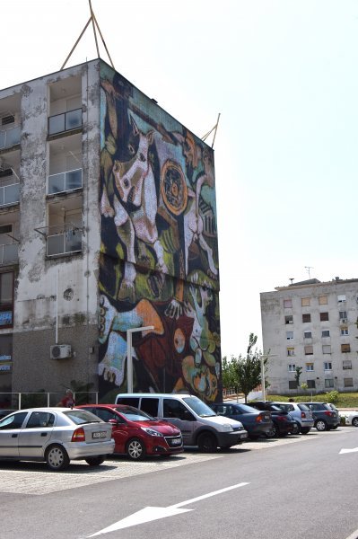 Mural Picassove slike 'Silovanje Sabinjanki' na Verudi