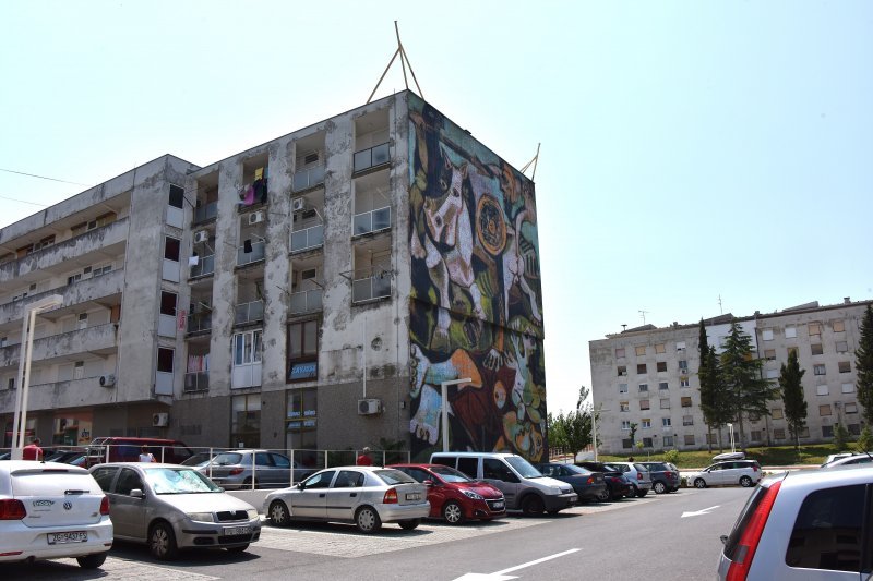 Mural Picassove slike 'Silovanje Sabinjanki' na Verudi