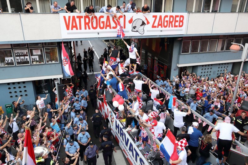 Hrvatski nogometaši u panoramskom autobusu