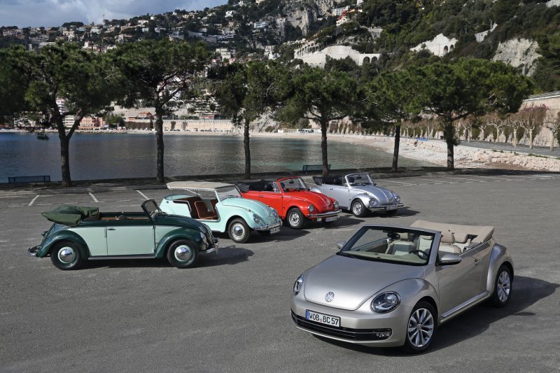 Volkswagen Beetle Cabriolet (slijeva nadesno:  VW Käfer Cabriolet (1952), VW Karmann 'Jolly' (1960), VW Käfer Cabriolet (1980), VW Käfer 1303 Cabrio (1979))