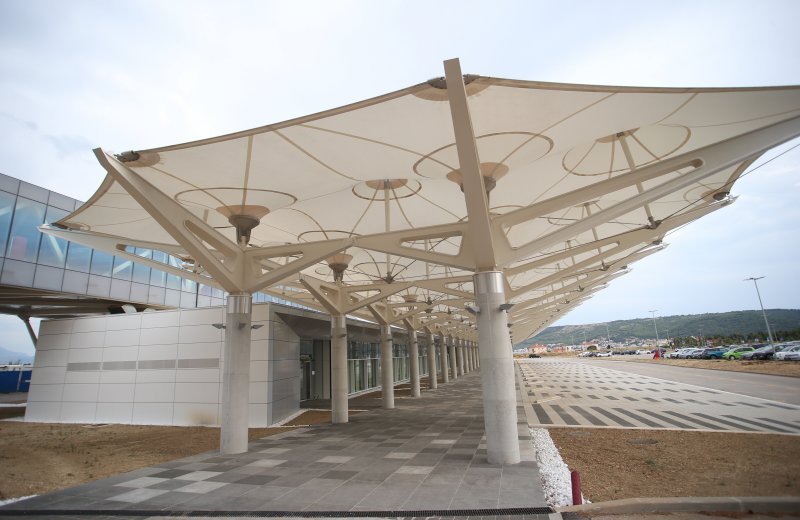 Natpis 'zatvoreno' na svečano otvorenom novom terminalu Zračne luke Split