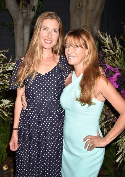 Jane Seymour i Katherine Flynn