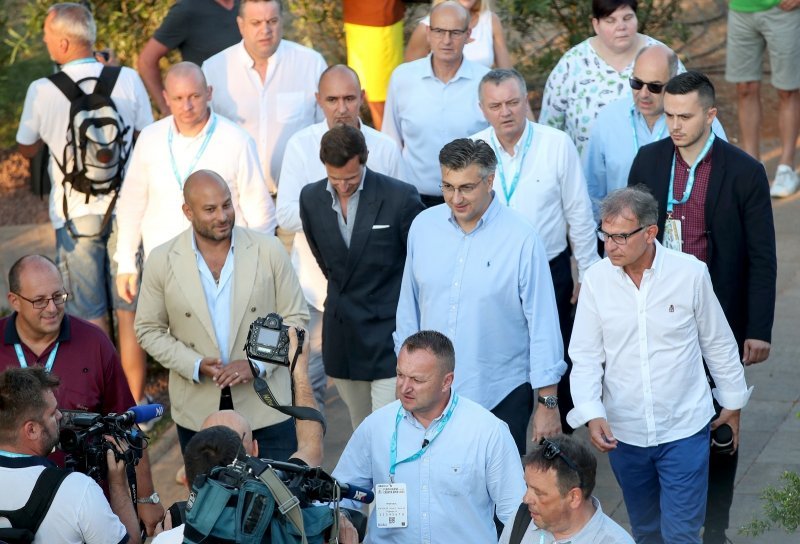 Premijer Andrej Plenković i drugi državni dužnosnici na polufinalnom meču ATP turinira