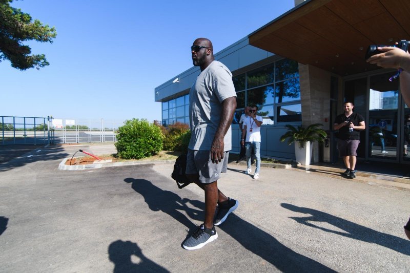 Bivši NBA košarkaš Shaquille O'Neal sletio u zračnu luku Zadar