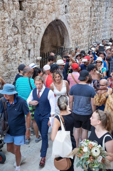 Dubrovnik: Veselo na Stradunu povodom vjenčanja para iz inozemstva