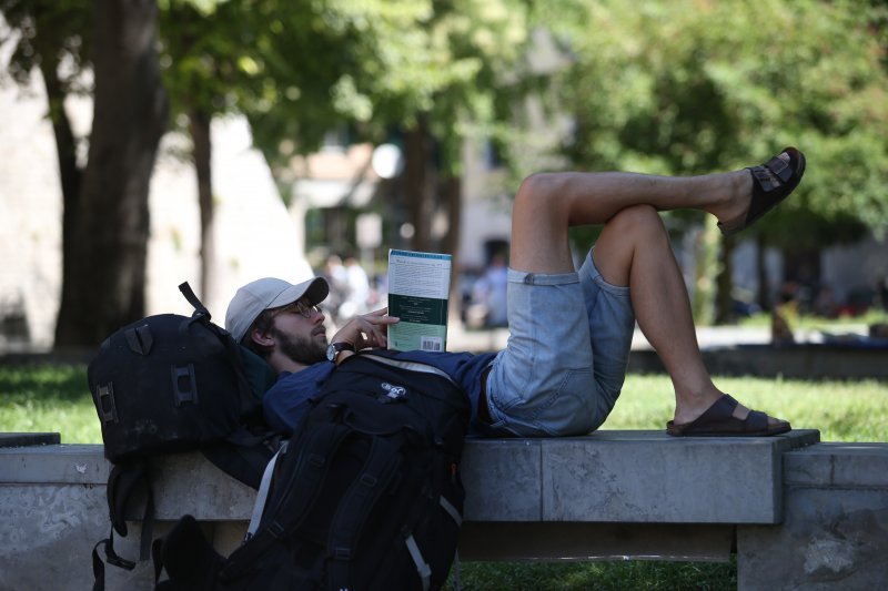 Split: Turisti i građani osvježenje potražili u hladu i na fontanama