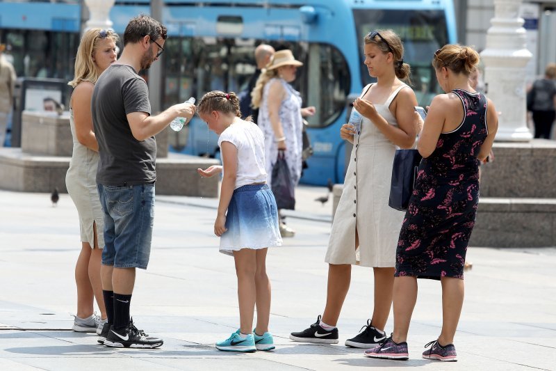 Zagrepčani i turisti pokušavaju se na različite načine zaštiti od vrućine