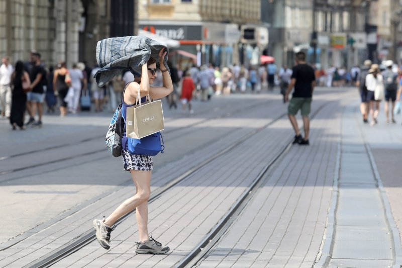 Zagrepčani i turisti pokušavaju se na različite načine zaštiti od vrućine