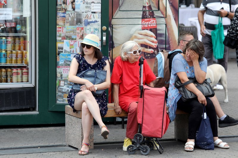 Zagrepčani i turisti pokušavaju se na različite načine zaštiti od vrućine