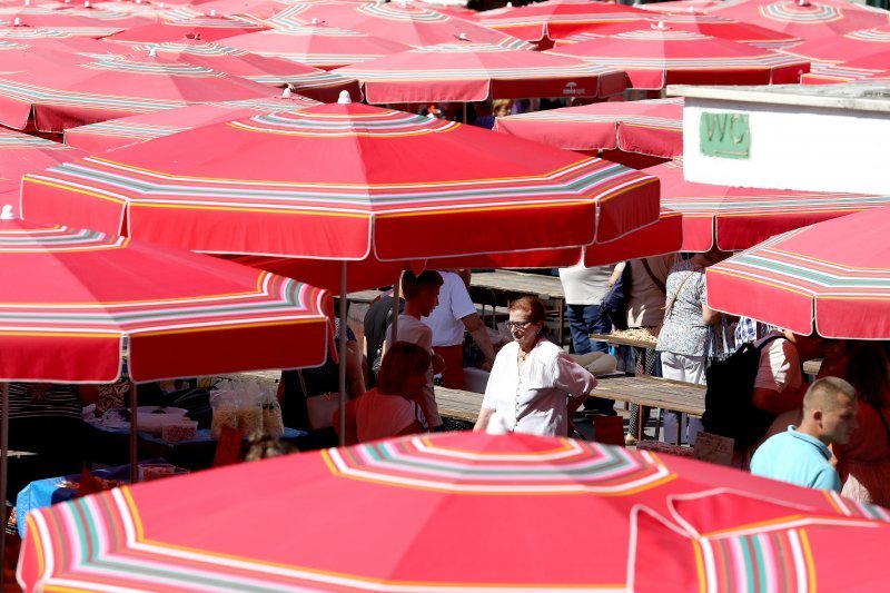 Zagrepčani i turisti pokušavaju se na različite načine zaštiti od vrućine