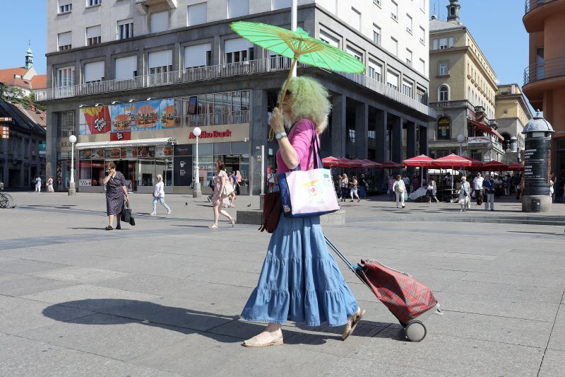 Zagrepčani i turisti pokušavaju se na različite načine zaštiti od vrućine