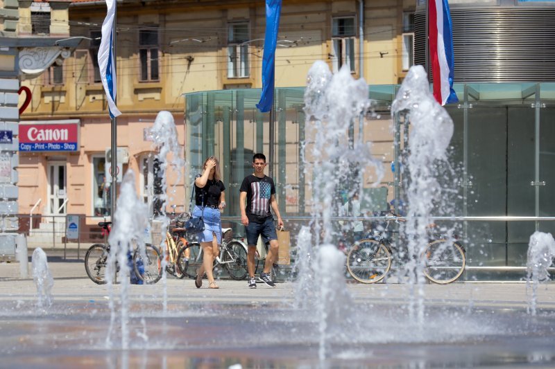 Toplinski val u Osijeku, građani na razne načine pokušavaju pronaći osvježenje