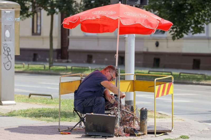 Toplinski val u Osijeku, građani na razne načine pokušavaju pronaći osvježenje