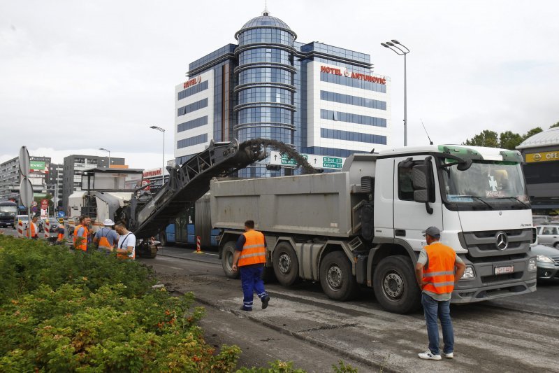 Radovi na južnom kolniku Zagrebačke avenije u smjeru grada