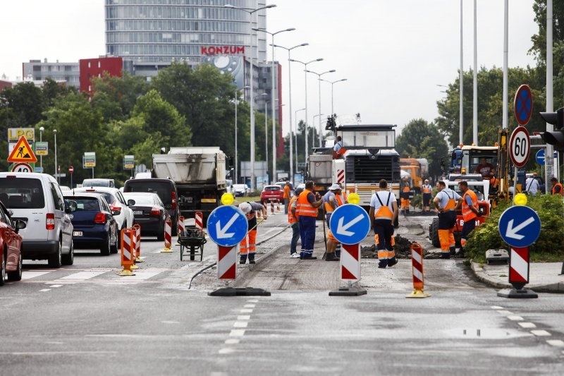 Radovi na južnom kolniku Zagrebačke avenije u smjeru grada