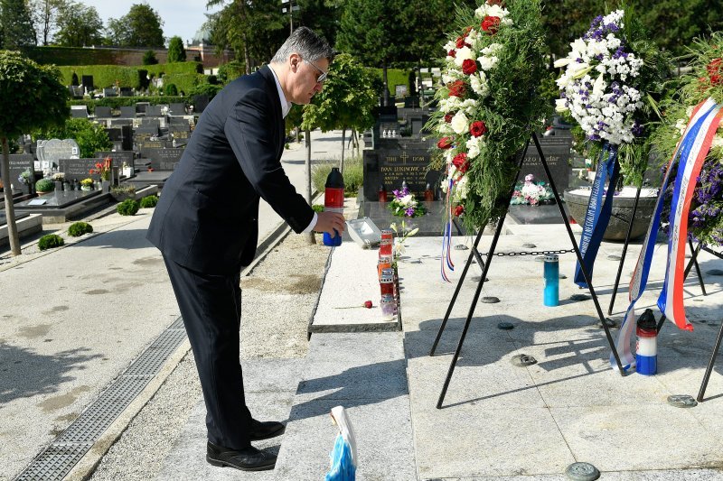 Zoran Milanović položio vijence podovom Dana pobjede