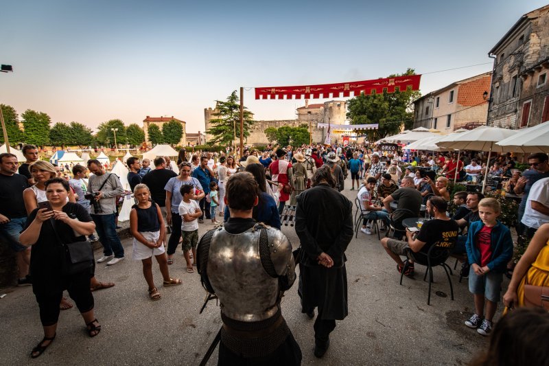 Svetvinčenat: Viteške borbe na Srednjovjekovnom festivalu oduševile posjetitelje (1)