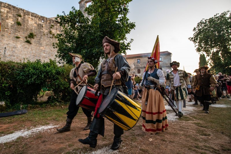 Svetvinčenat: Viteške borbe na Srednjovjekovnom festivalu oduševile posjetitelje (1)