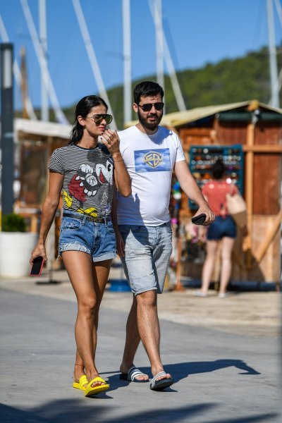 Mate Rimac i Katarina Lovrić na komiškoj rivi