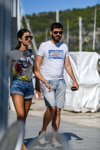 Mate Rimac i Katarina Lovrić na komiškoj rivi