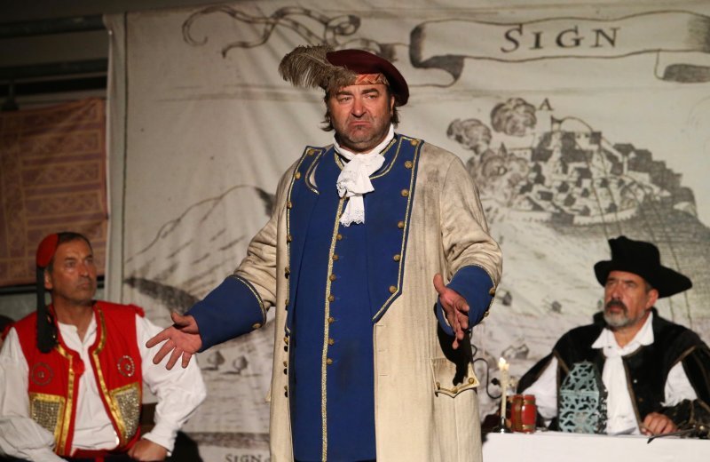 Na lokaciji starog grada Sinja izvedena predstava 'Opsada Sinja 1715.'