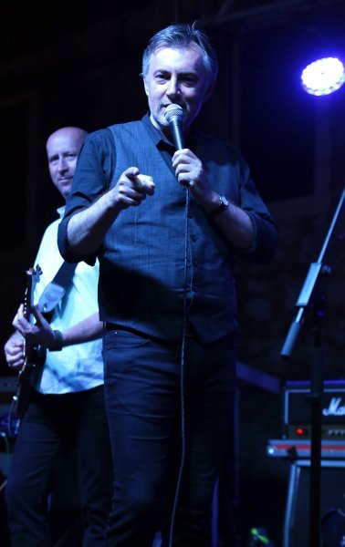 Miroslav Škoro održao koncert pred prepunim trgom Rudina u Primoštenu