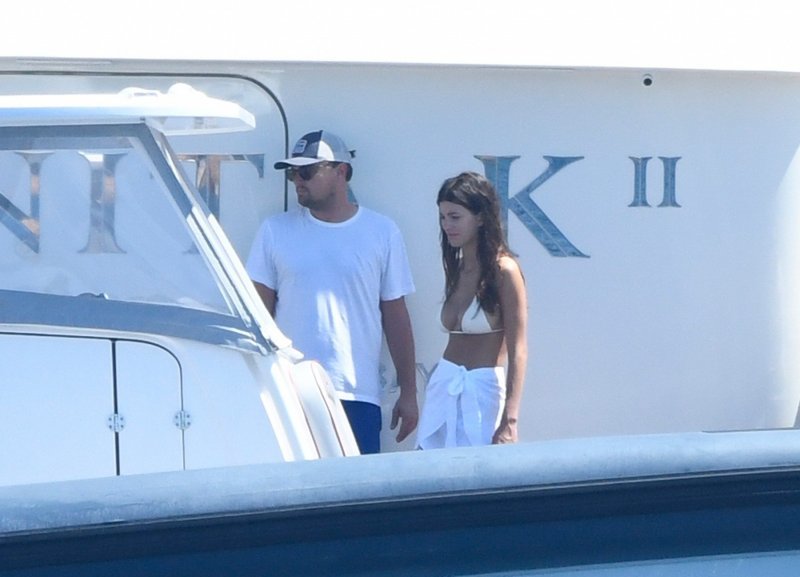 Leonardo DiCaprio i Camila Morrone krstare obalom sa Seanom Pennom i njegovom novom djevojkom Leilom George