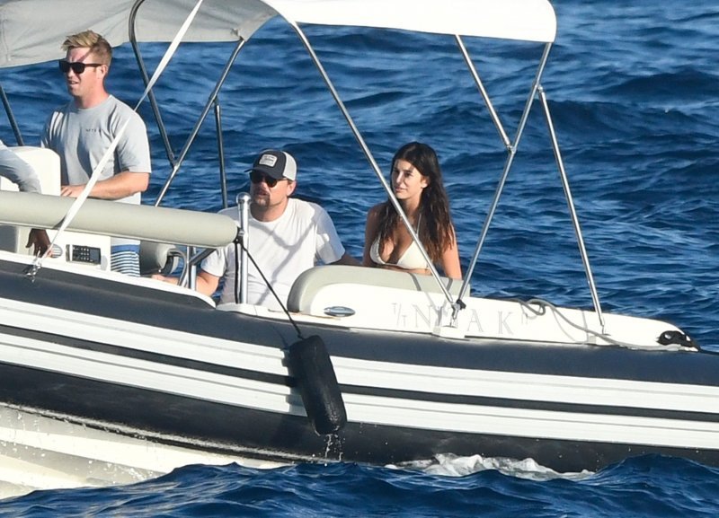 Leonardo DiCaprio i Camila Morrone krstare obalom sa Seanom Pennom i njegovom novom djevojkom Leilom George