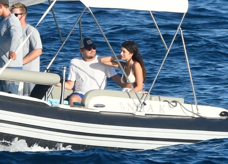 Leonardo DiCaprio i Camila Morrone krstare obalom sa Seanom Pennom i njegovom novom djevojkom Leilom George