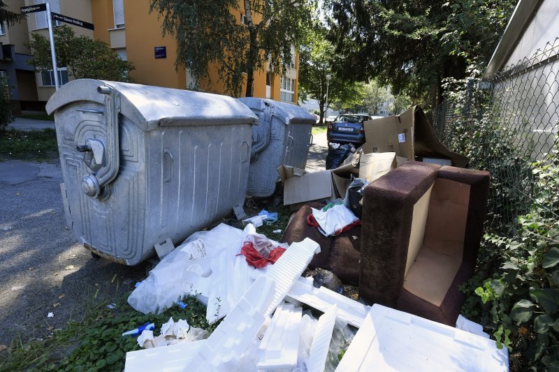 Ilegalno odbačeni krupni otpad u Zagrebu