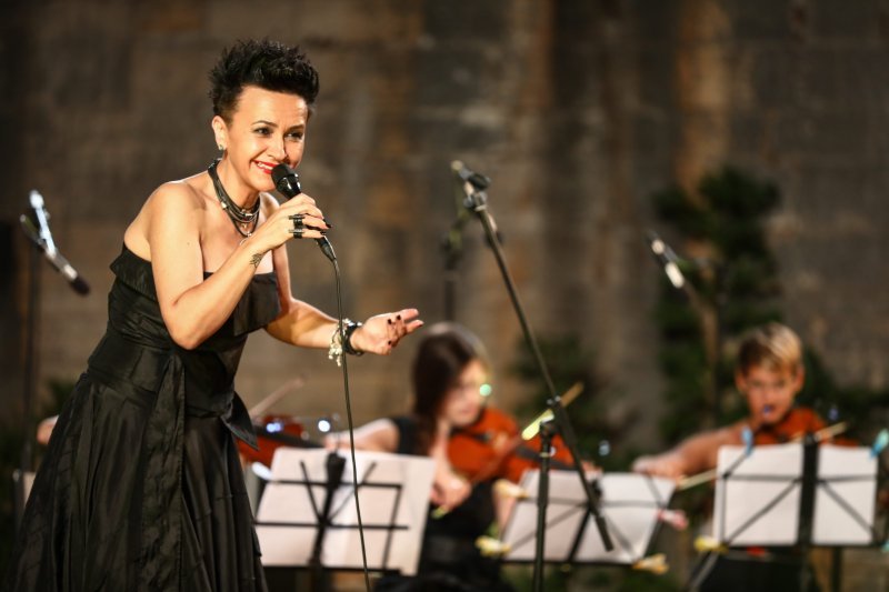 Mali Brijuni: Amira Medunjanin održala koncert u kazalištu Ulysses