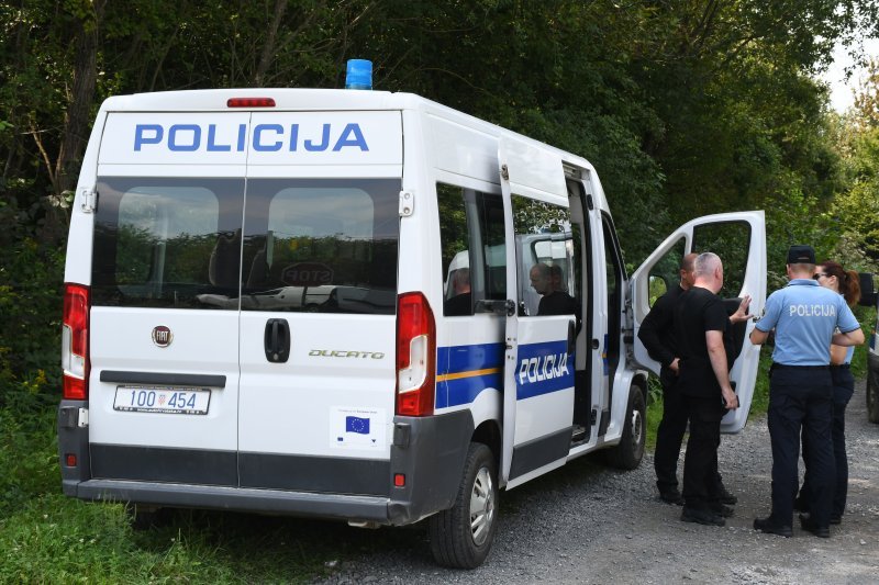 Kombi s migrantima sletio u Kupu