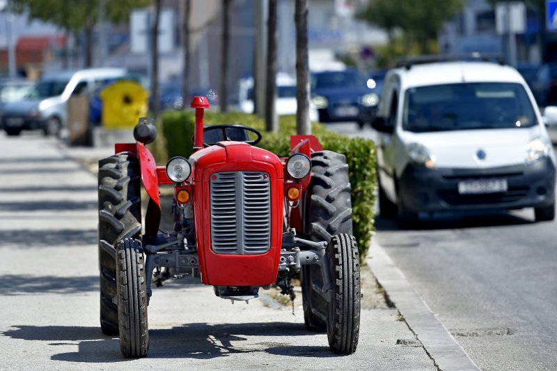 Traktor u Vukovarskoj ulici u Splitu