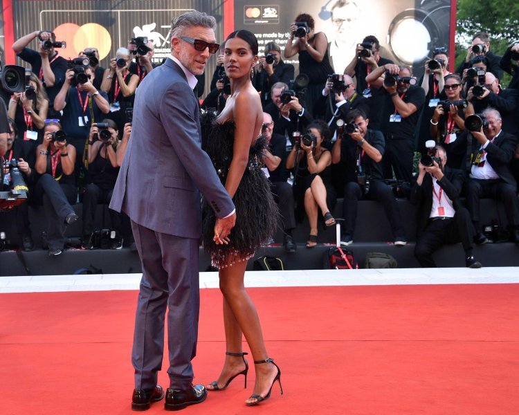 Vincent Cassel i Tina Kunakey