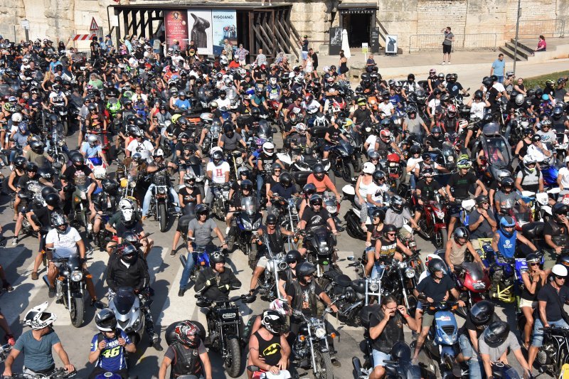 Pula: Tisuće motorista sudjelovalo u defileu povodom 25. godišnjice Croatia Bike Weeka