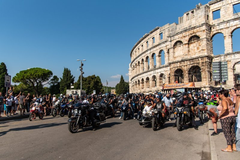 Pula: Tisuće motorista sudjelovalo u defileu povodom 25. godišnjice Croatia Bike Weeka