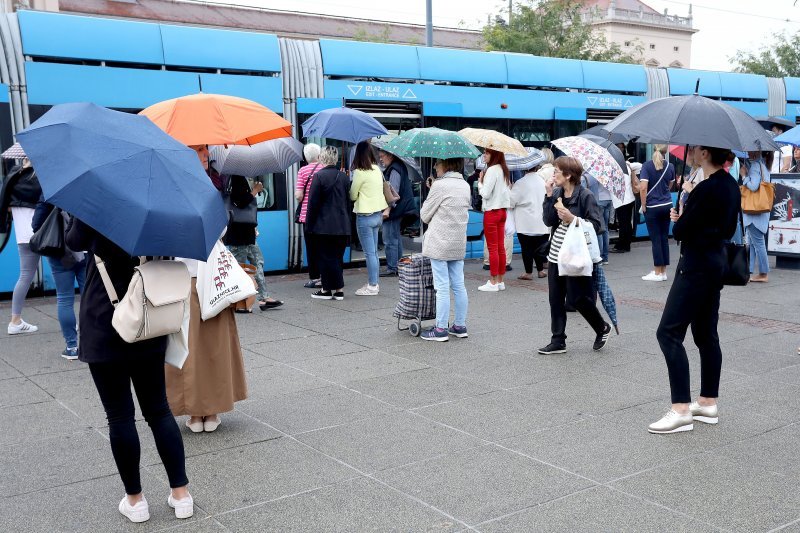 Kišno i hladno jutro u Zagrebu