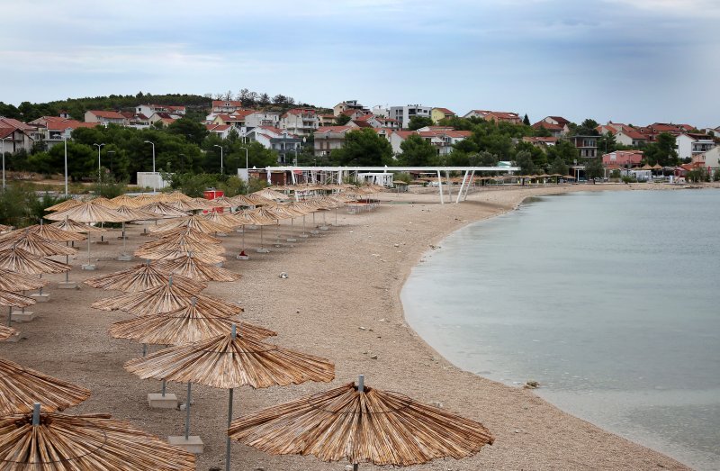 Kiša ispraznila plaže u Brodarici