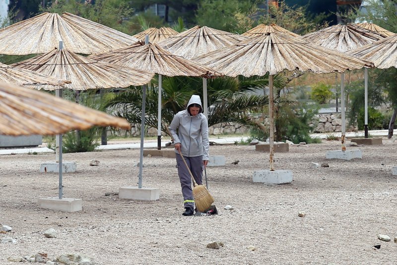 Kiša ispraznila plaže u Brodarici