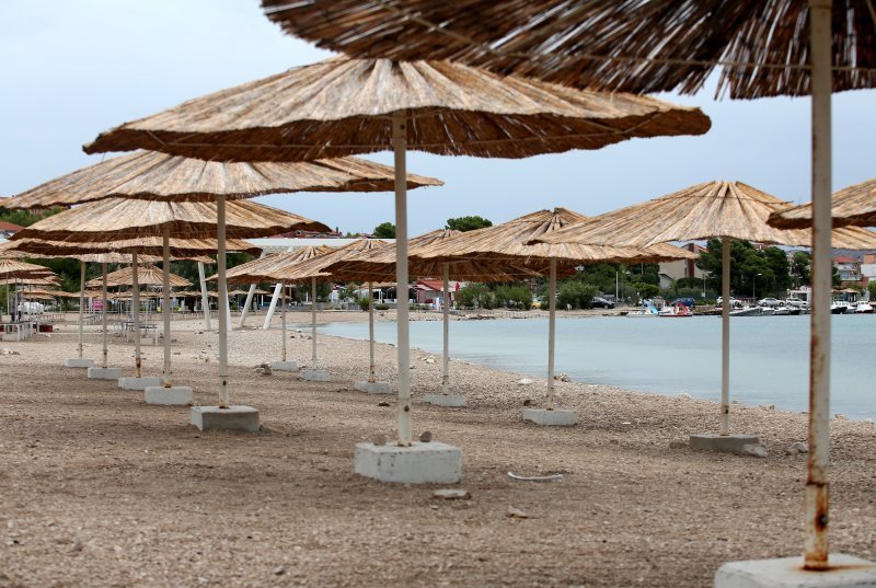 Kiša ispraznila plaže u Brodarici