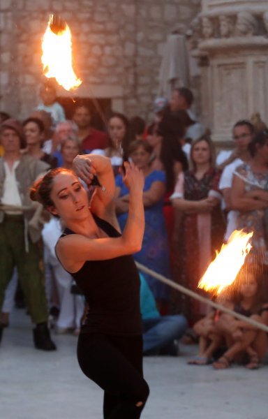 Šibenik: Atraktivan nastup skupine Artistika