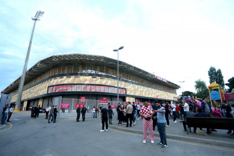 Hrvatski navijači kod stadiona u Bakuu