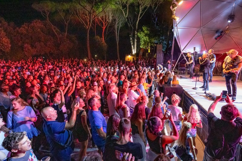 Dubrovnik: Grupa Parni valjak za kraj ljeta u Valamaru održala je koncert