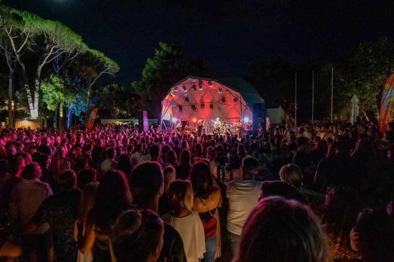 Dubrovnik: Grupa Parni valjak za kraj ljeta u Valamaru održala je koncert