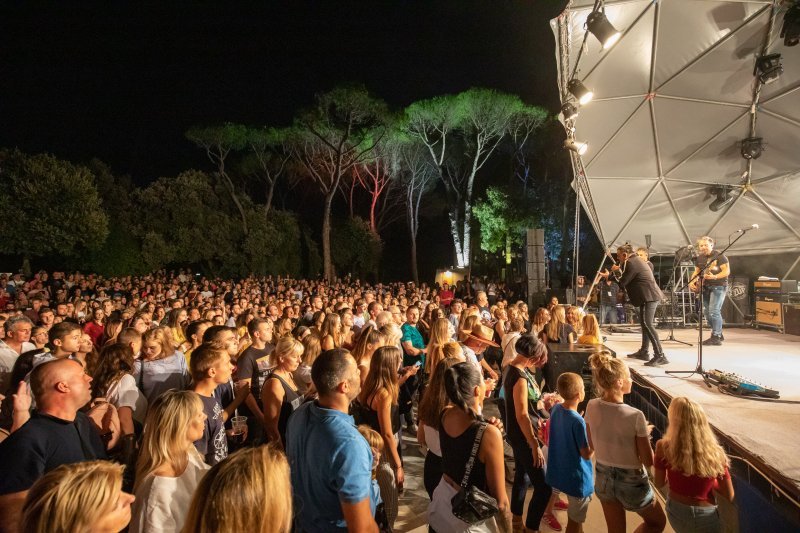 Dubrovnik: Grupa Parni valjak za kraj ljeta u Valamaru održala je koncert