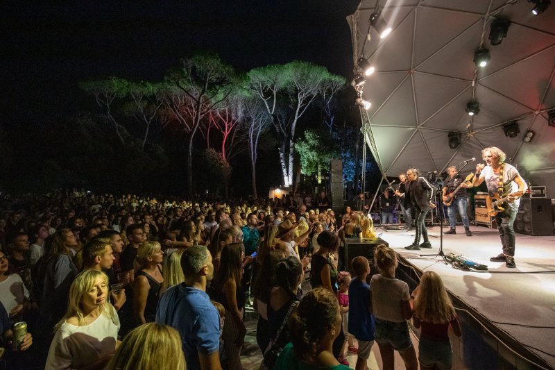 Dubrovnik: Grupa Parni valjak za kraj ljeta u Valamaru održala je koncert