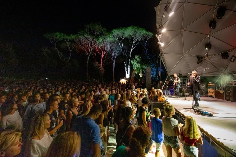 Dubrovnik: Grupa Parni valjak za kraj ljeta u Valamaru održala je koncert