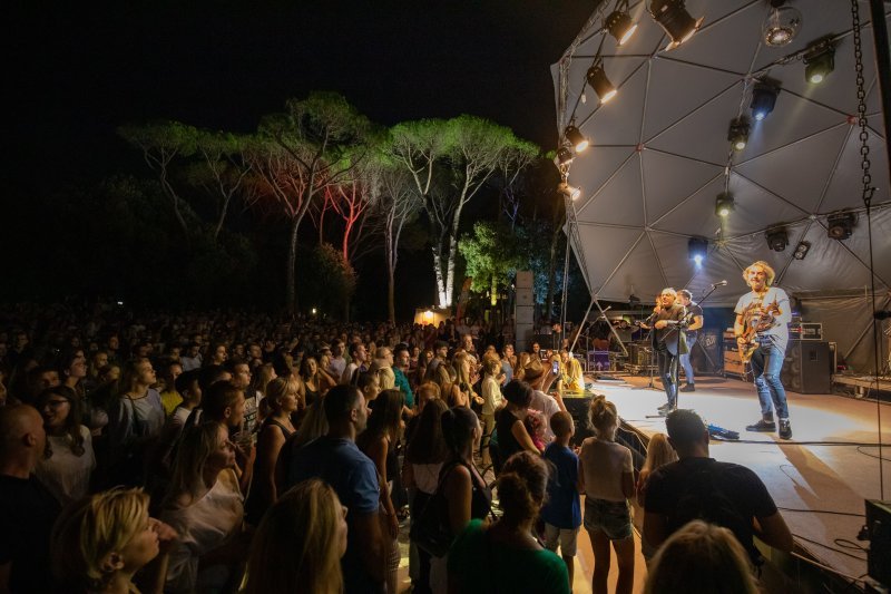 Dubrovnik: Grupa Parni valjak za kraj ljeta u Valamaru održala je koncert