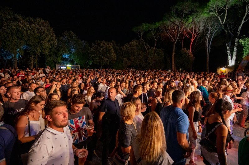Dubrovnik: Grupa Parni valjak za kraj ljeta u Valamaru održala je koncert