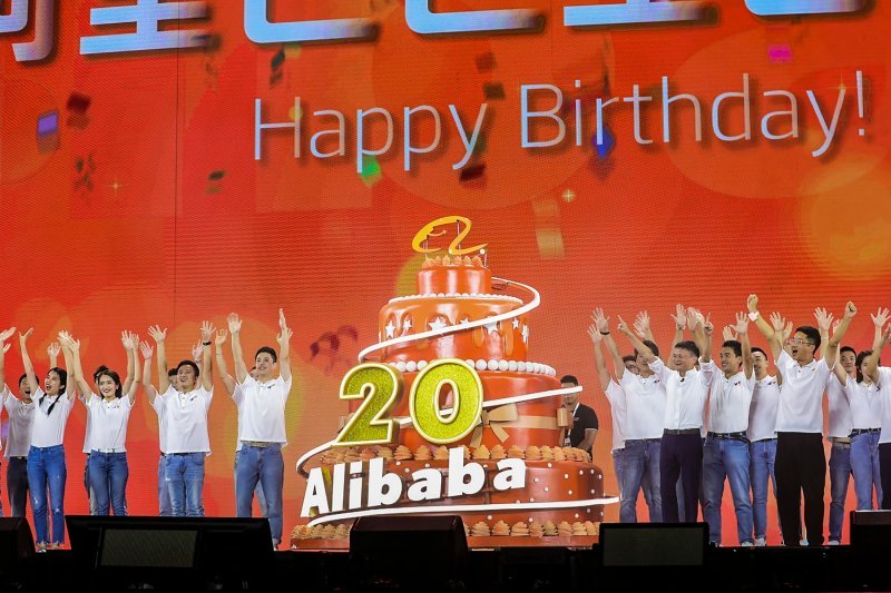 Dvadesetogodišnjicu kompanije (i odlazak u mirovinu) proslavio je partijem za 60.000 ljudi